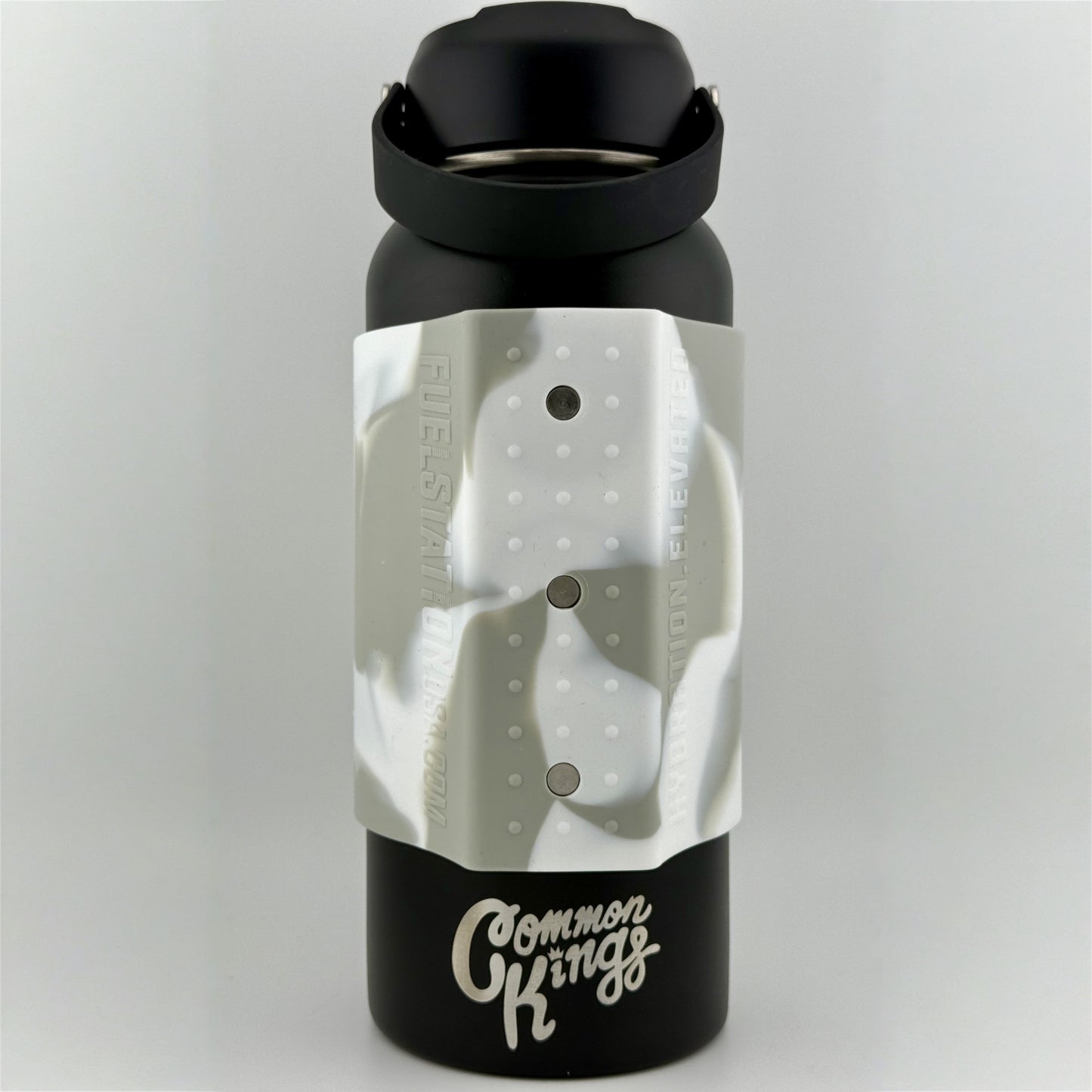 COMMON KINGS Special Edition Magnetic Bottle X Fuelstation Sleeve