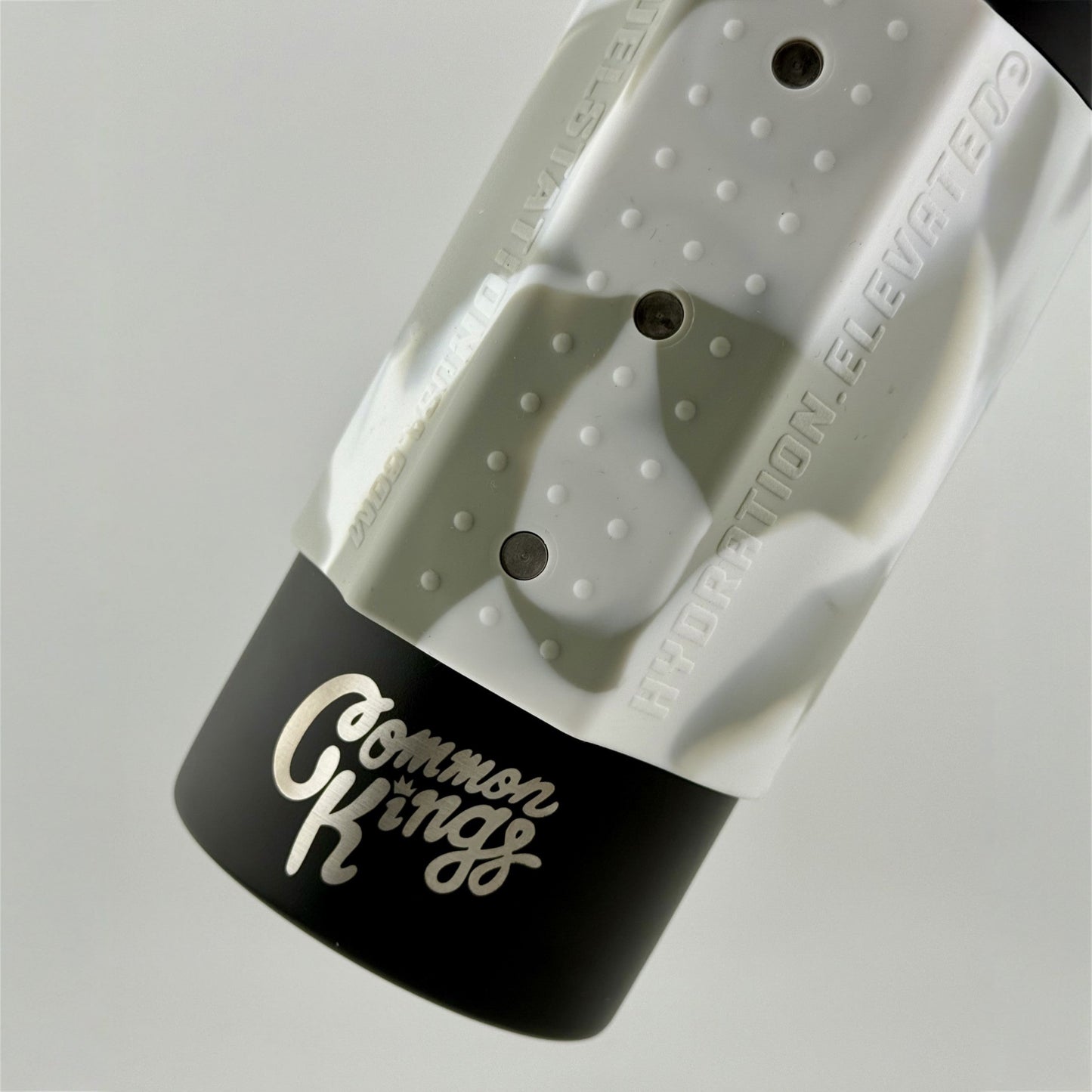 COMMON KINGS Special Edition Magnetic Bottle X Fuelstation Sleeve