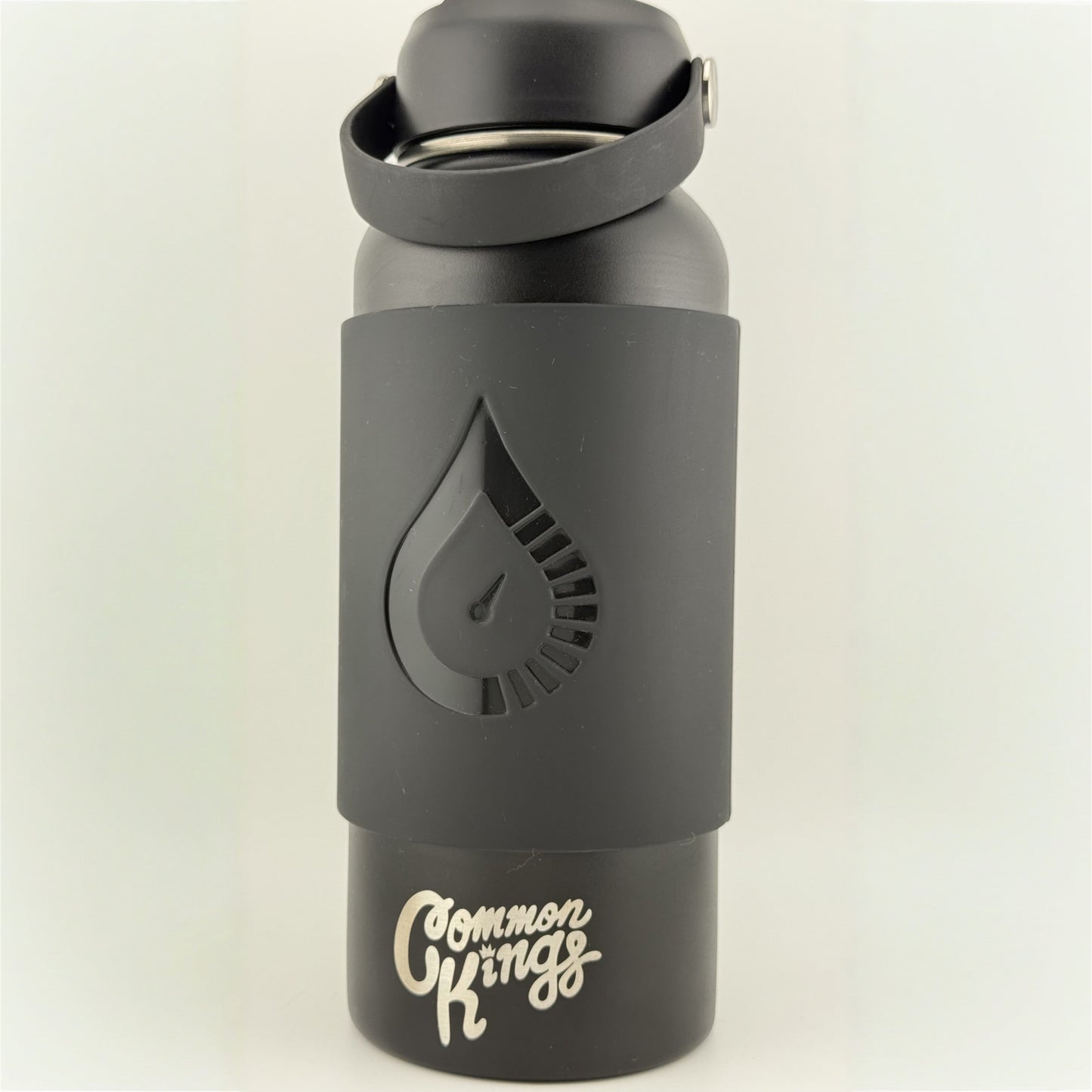 COMMON KINGS Special Edition Magnetic Bottle X Fuelstation Sleeve