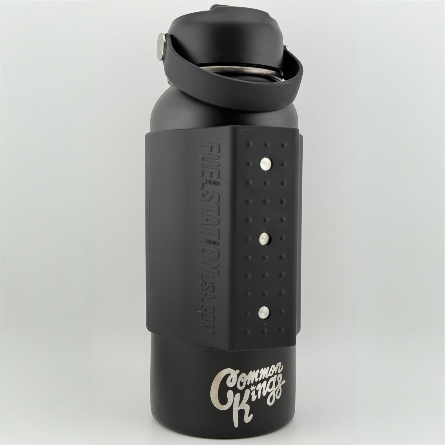 COMMON KINGS Special Edition Magnetic Bottle X Fuelstation Sleeve